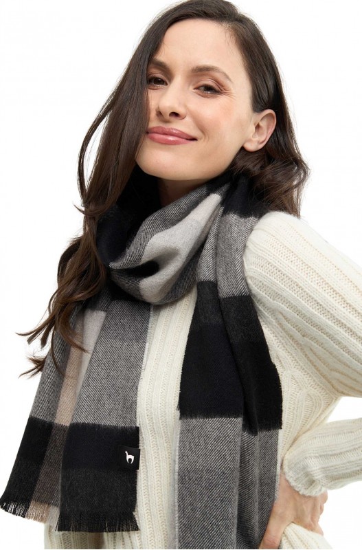 alpaka-webschal-amigo-aus-100-royal-alpaka (6)